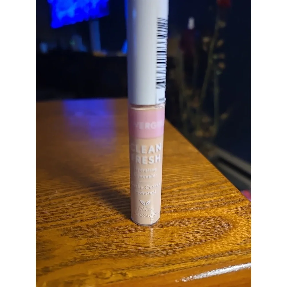 Covergirl‎ Clean Fresh Hydrating Concealer, 310 Porcelain, 0.23 Fl Oz